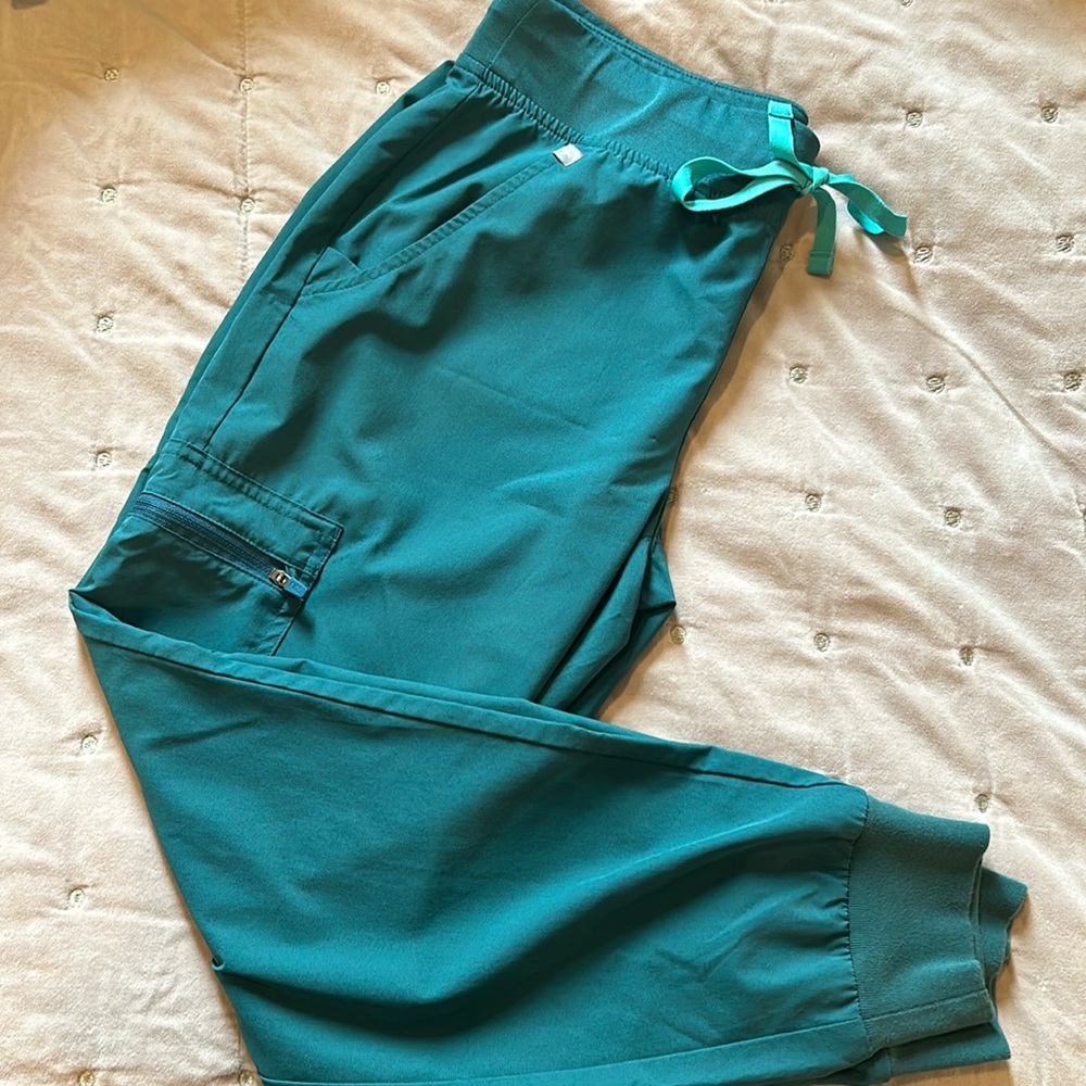 FIGS scrubs Size Small Petite
